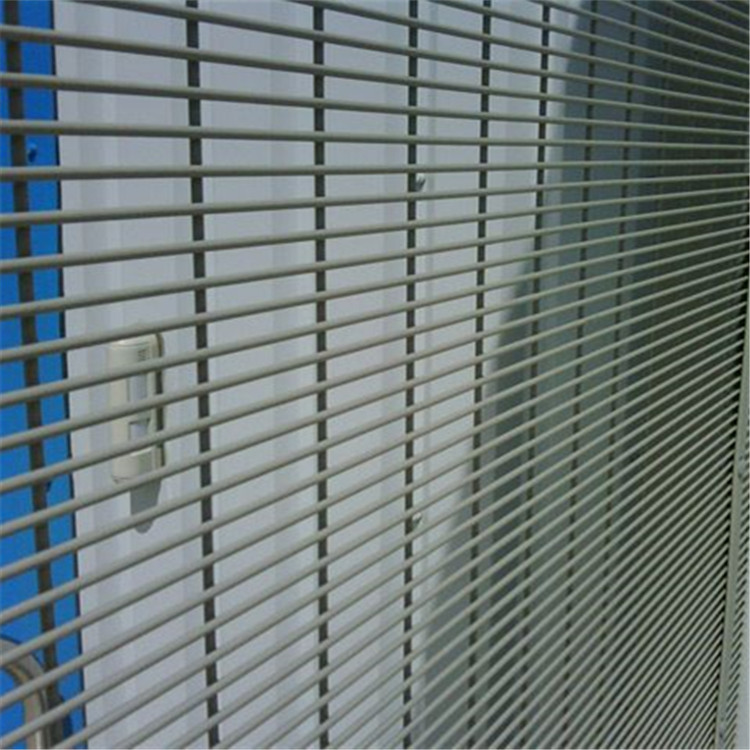 358鋼網墻案例展示圖片4 358鋼網墻案例展示圖片4